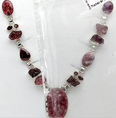 Designer Thulite Topaz Necklace Studded With Garnet, Pink Spinal Pack of 1 (D101-4)