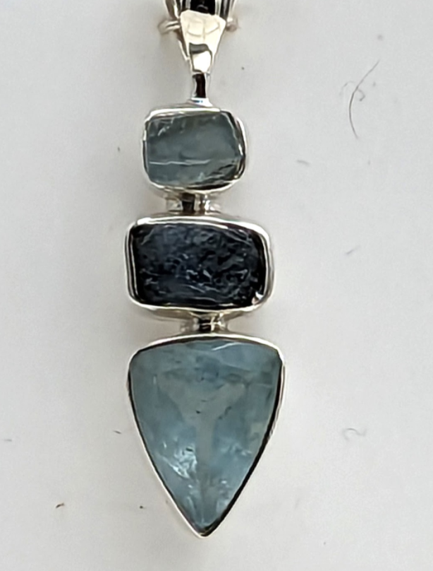 Designer Aquamarine Pendant Studded With Kyanite, Paraiba Apatite Pack of 1 (D9-4)